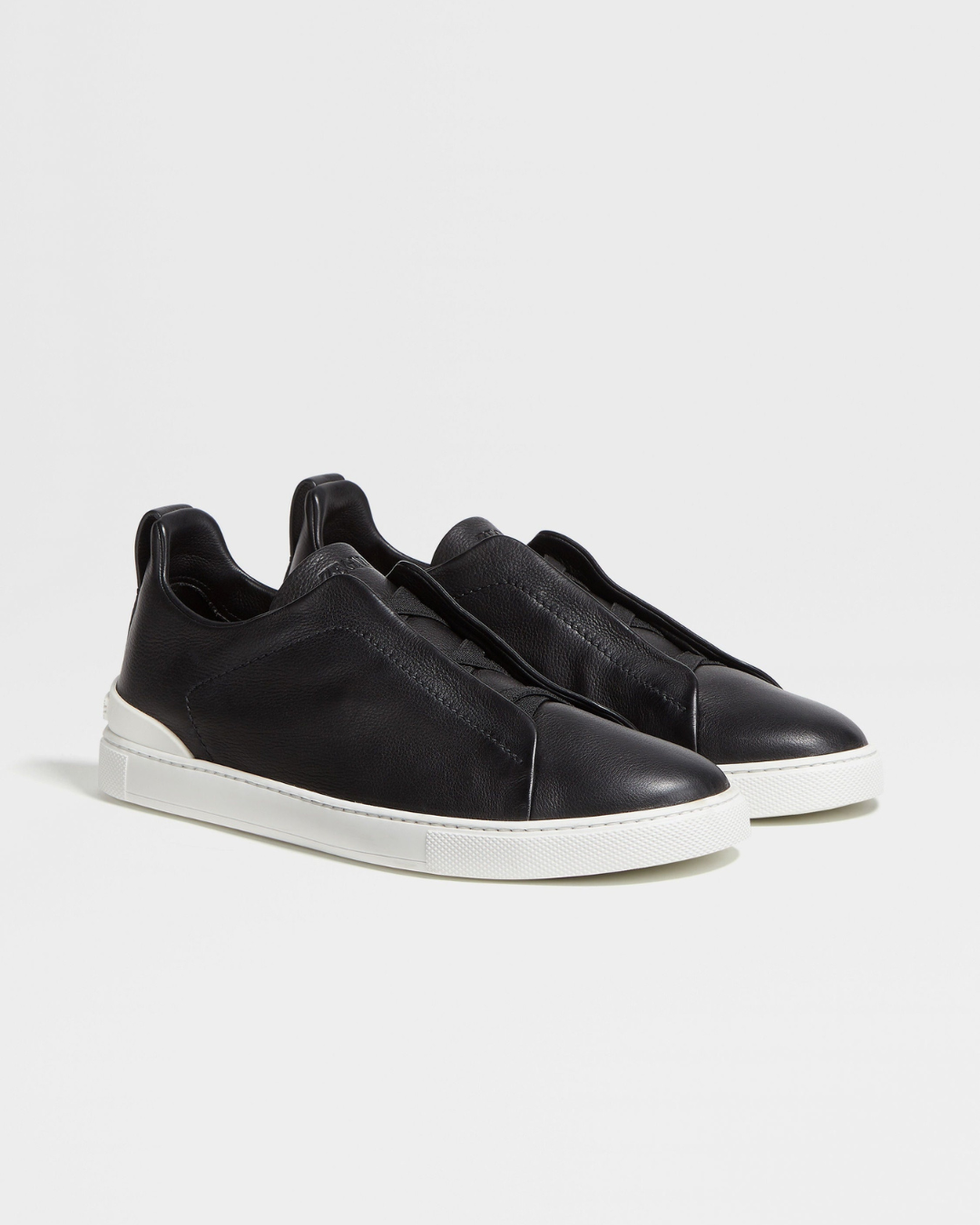 Triple sneaker - Black / White Sole