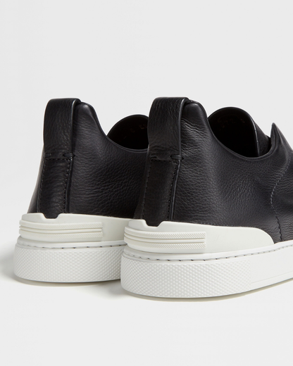 Triple sneaker - Black / White Sole