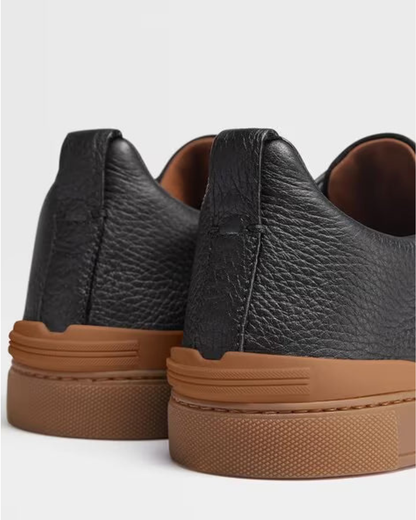 Triple sneaker - Black / Gum Sole