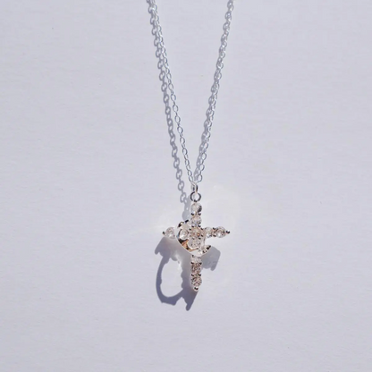 Collar de cruz con corona de fe
