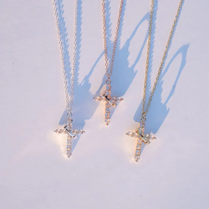 Collar de cruz con corona de fe