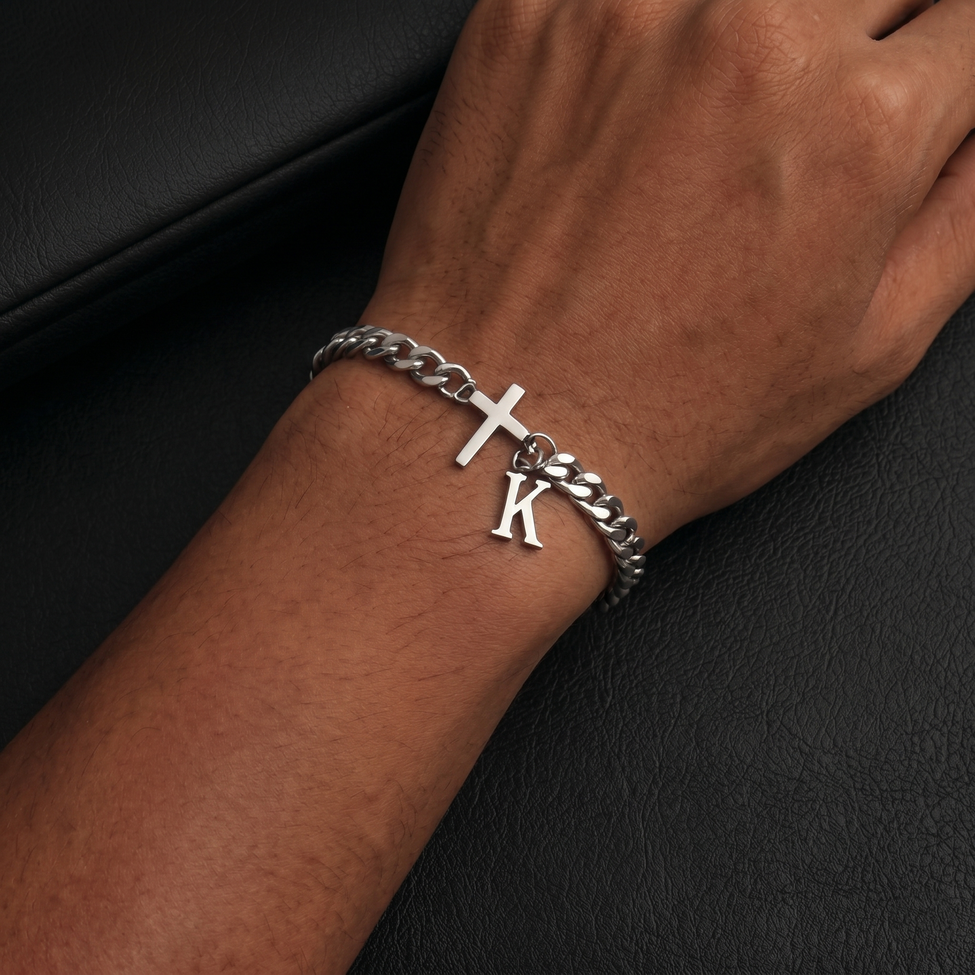 Nivora™ Initial- & Kreuz-Armband