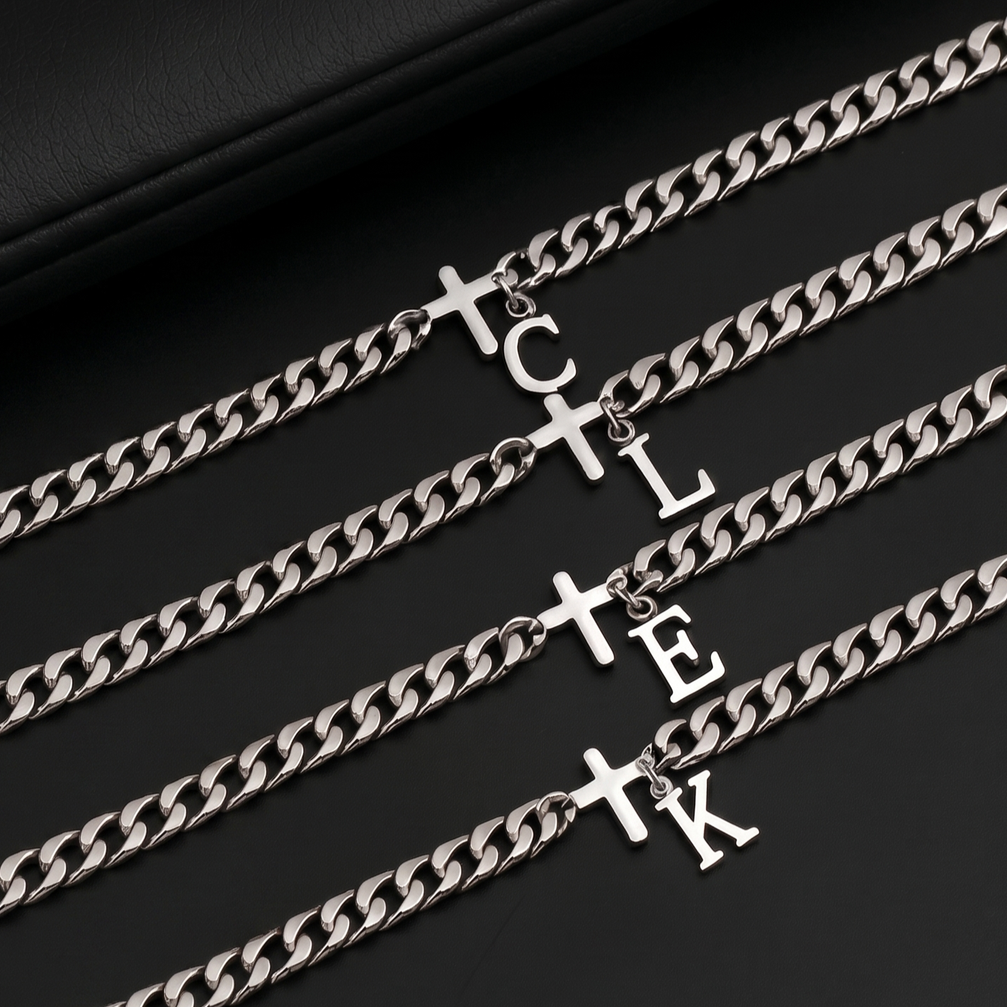 Pulsera Inicial y Cruz Nivora™