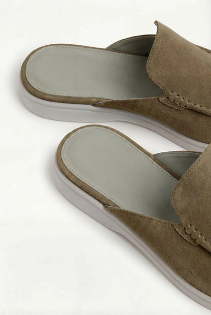 Olive Suède Yacht Mule