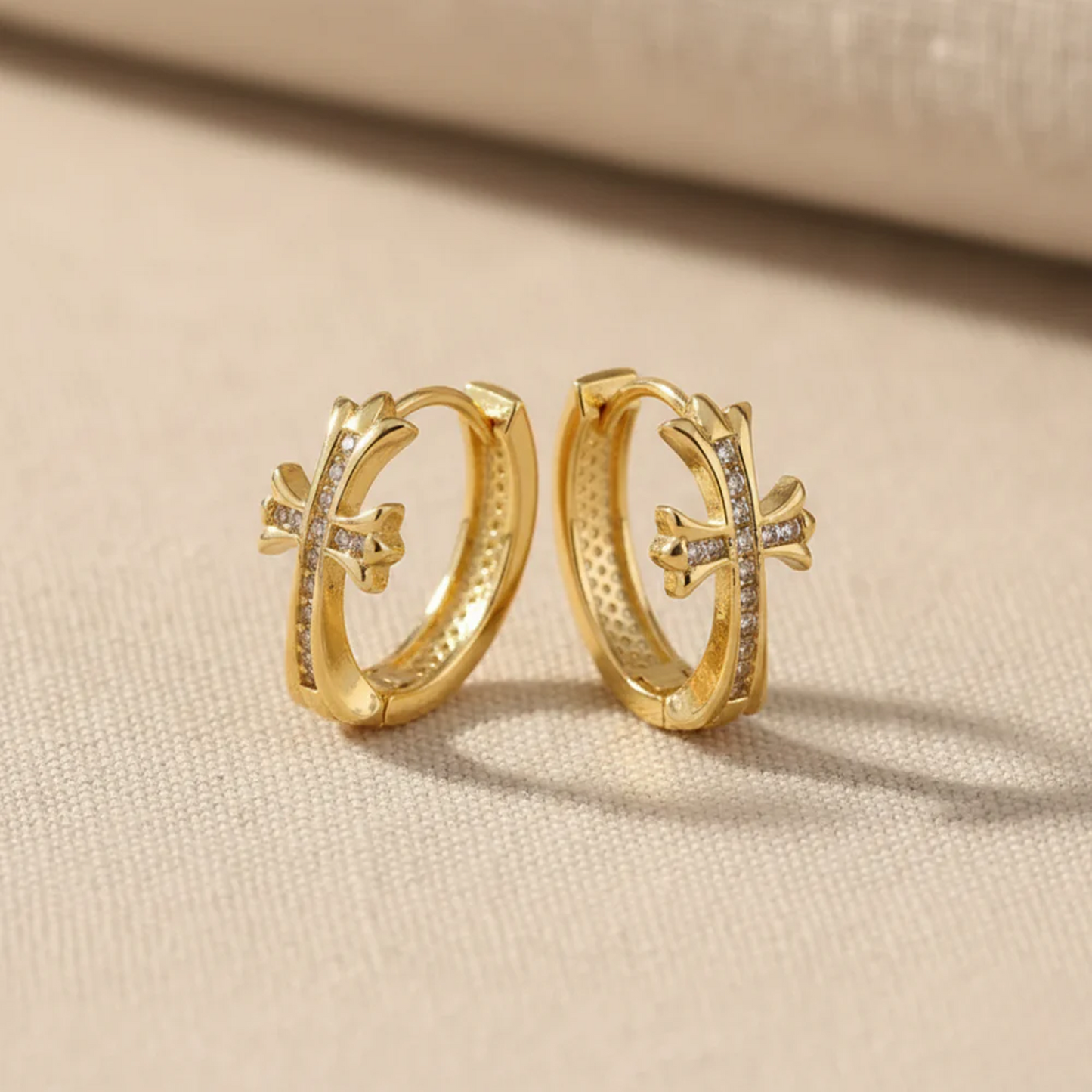 Aros con Colgante de Cruz