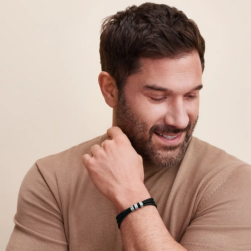 Geflochtenes Lederarmband mit Beads