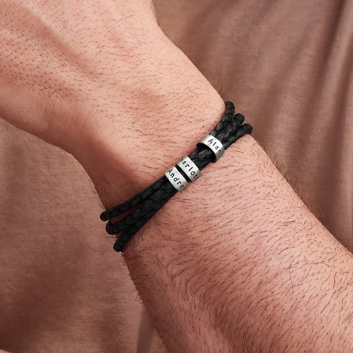 Geflochtenes Lederarmband mit Beads