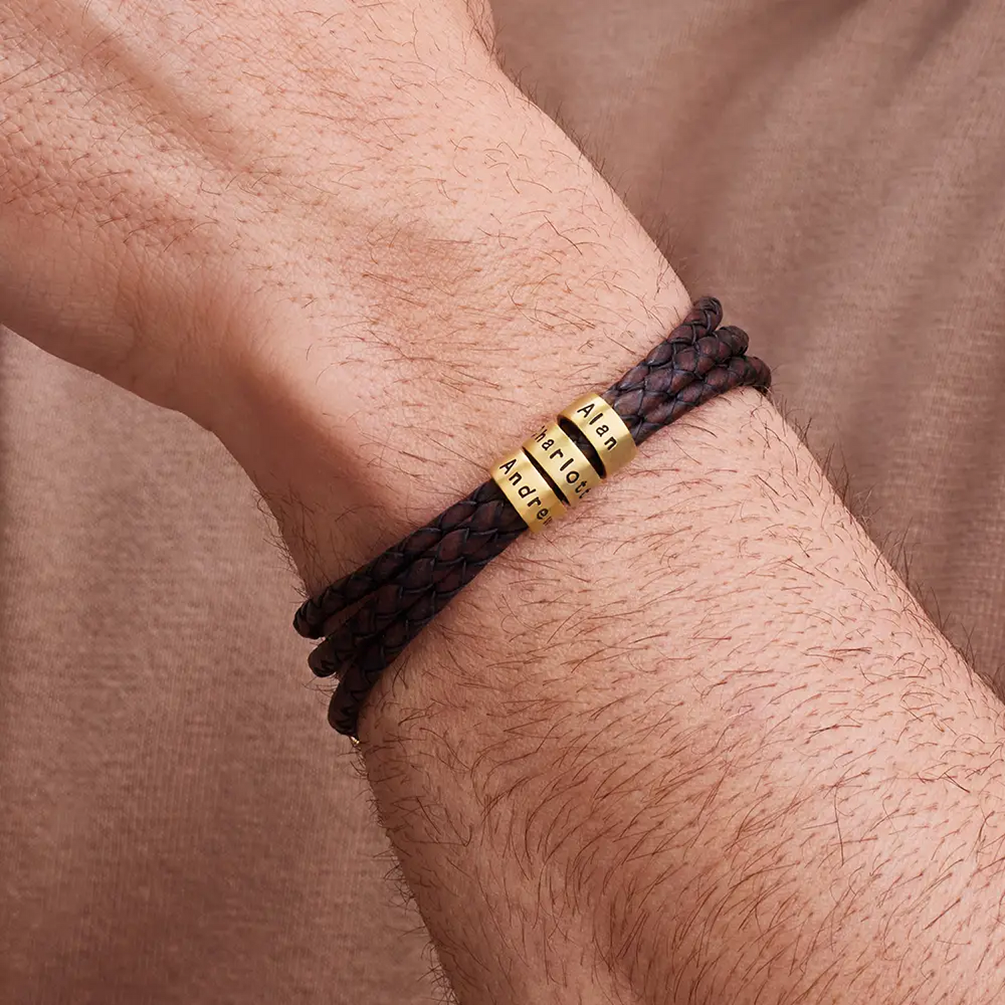 Geflochtenes Lederarmband mit Beads