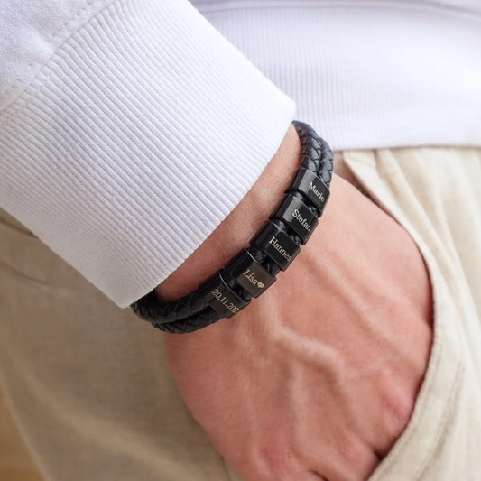 Pulsera de Cuero con Cuentas Grabadas