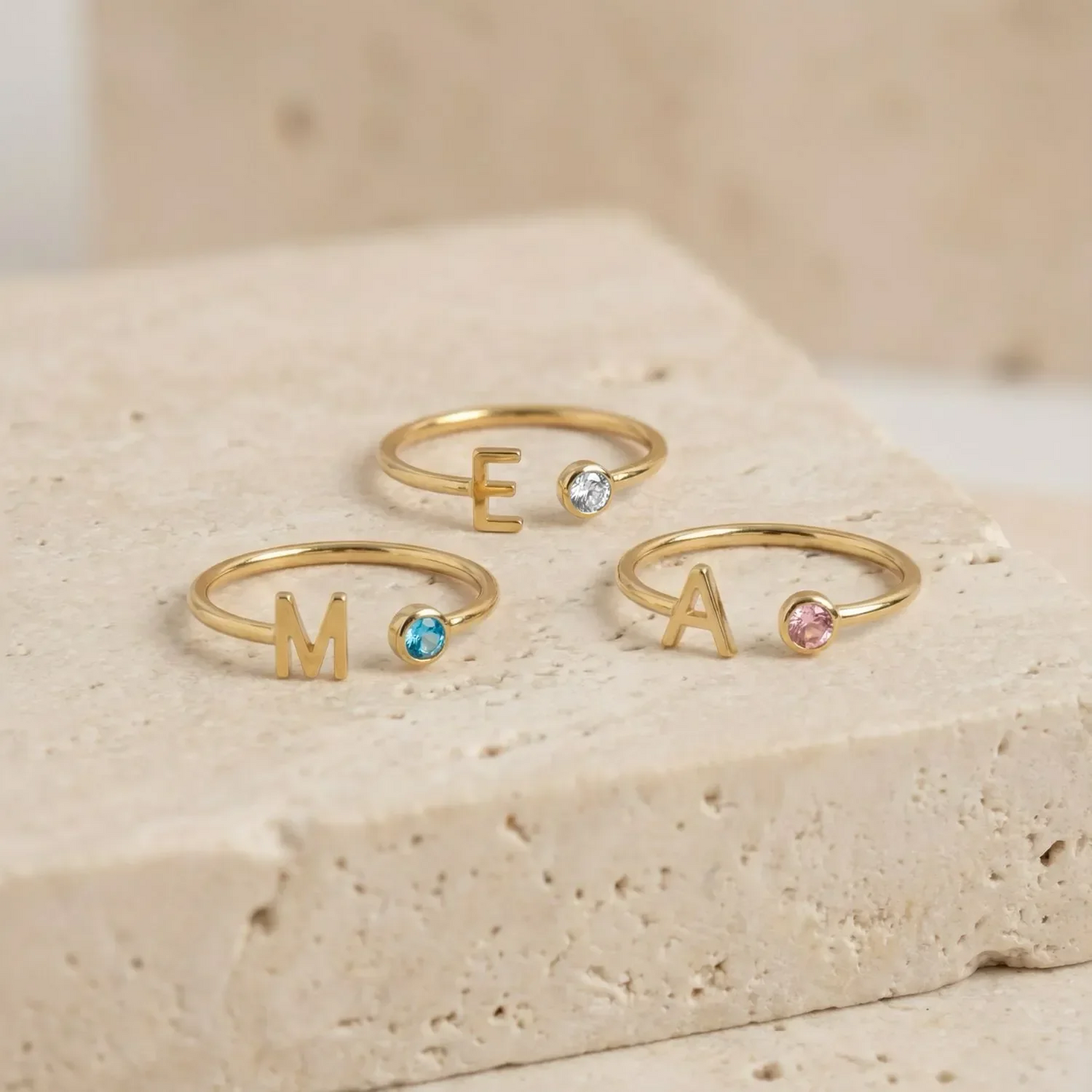 Anillo Ajustable con Inicial y Piedra de Nacimiento