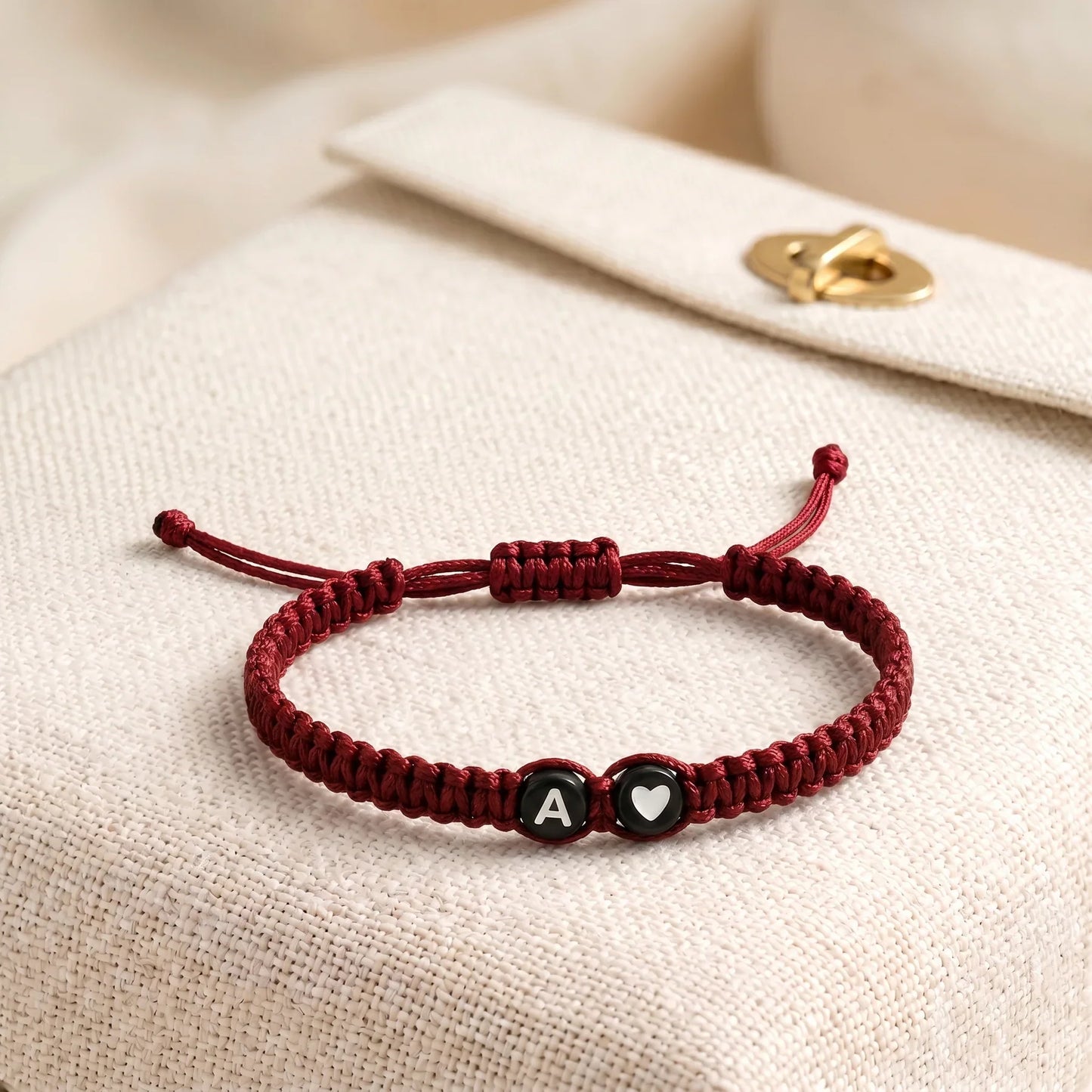 Verstellbares Armband mit Initiale & Herz